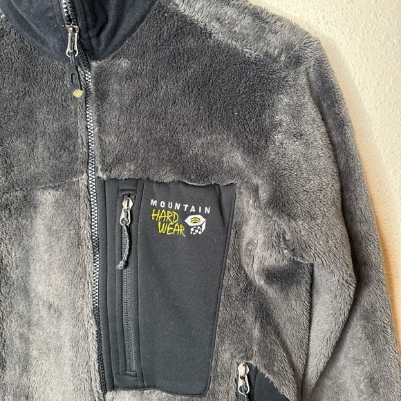 Mountain Hardwear Men's Black and Gray Performance Jacket - Picture 3 of 13